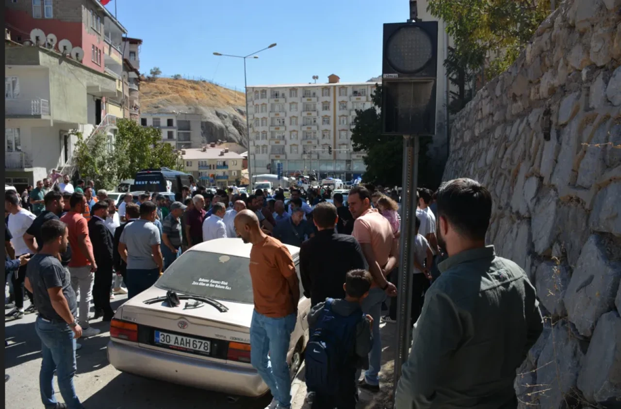 Freni boşalan çekici 6 araca çarptı: Olay anı şok etti