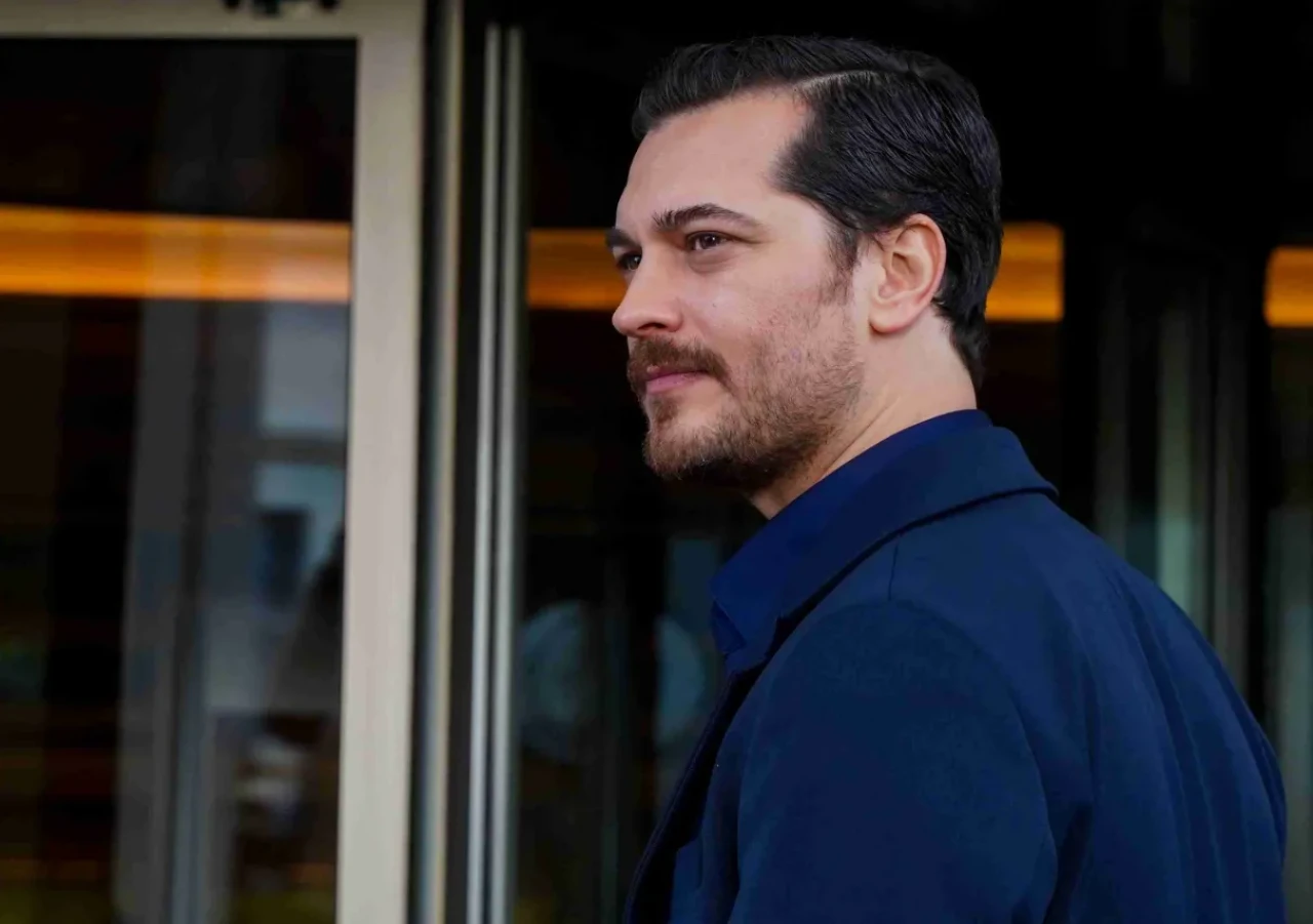 Uluslararası ankette rekor! En yakışıklı Türk Çağatay Ulusoy oldu