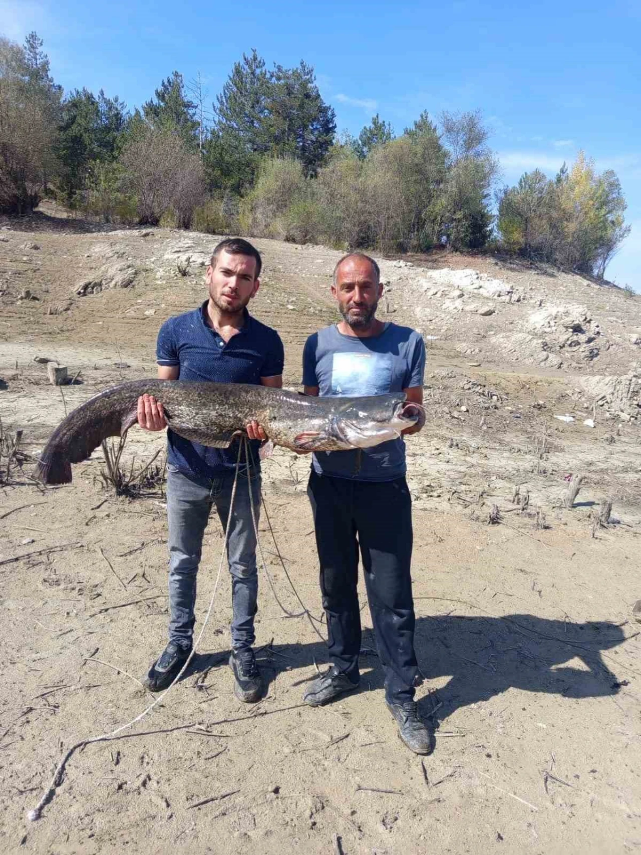 Baraj gölünde 25 kilogram ağırlığında yayın balığı yakaladılar