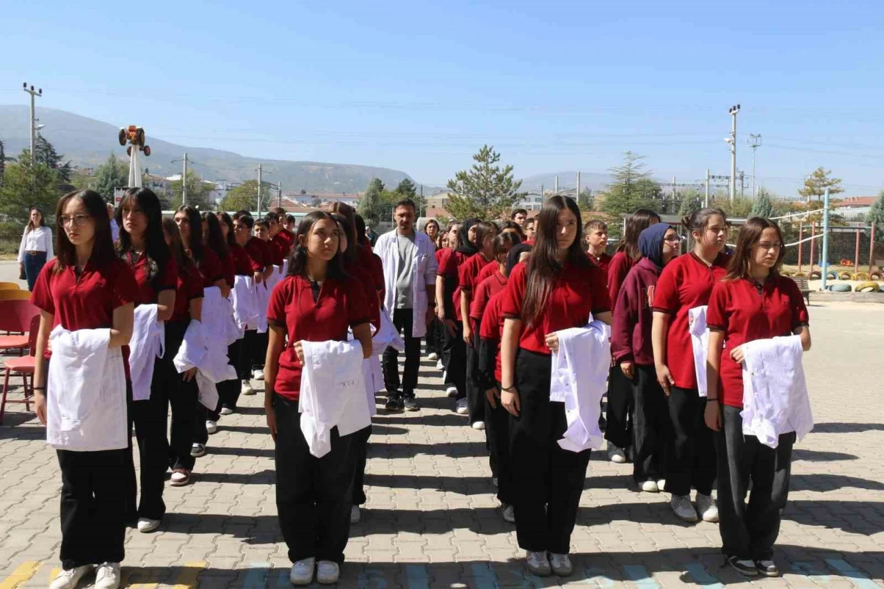 Kütahya'da öğrenciler ahilik töreniyle geleceğe güçlü bir adım attı!