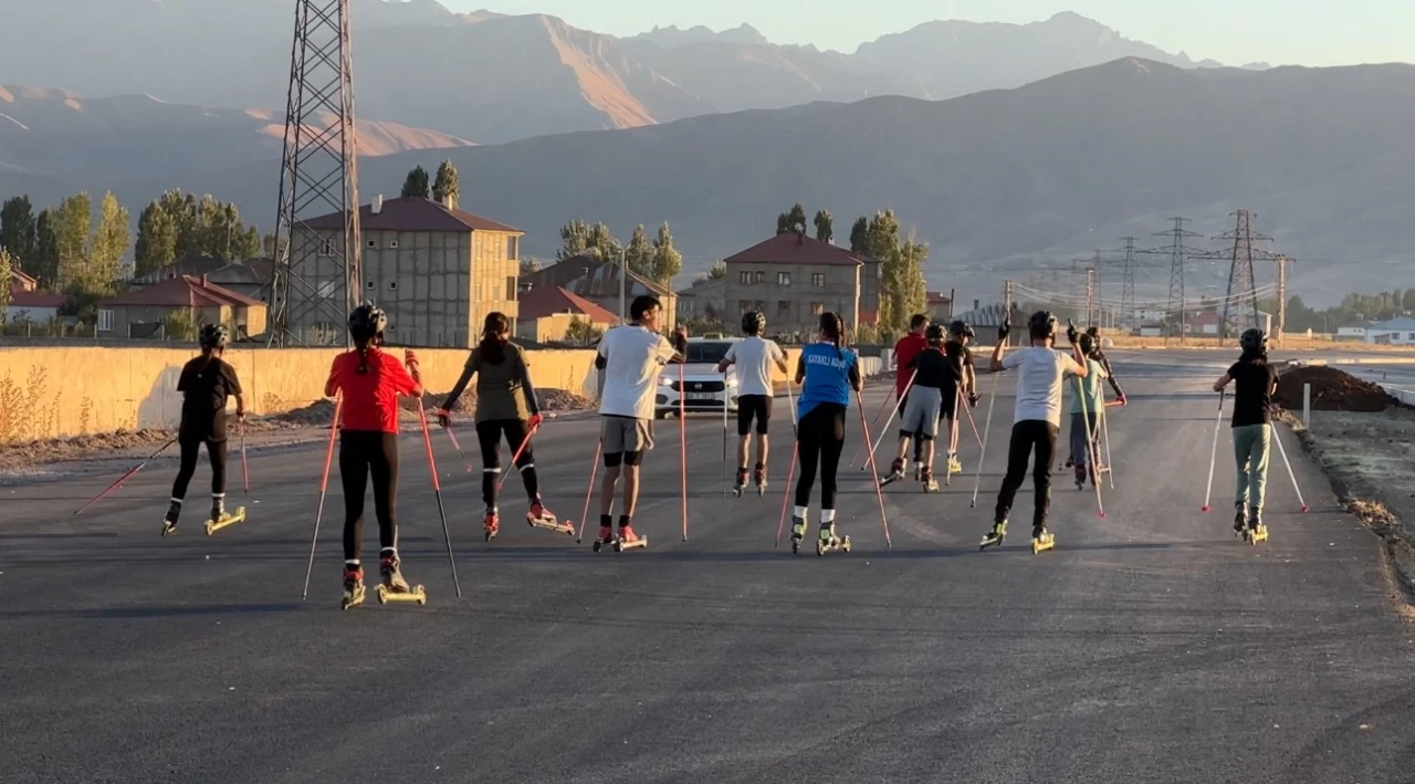 Şampiyon kayakçıların göz dolduran azmi