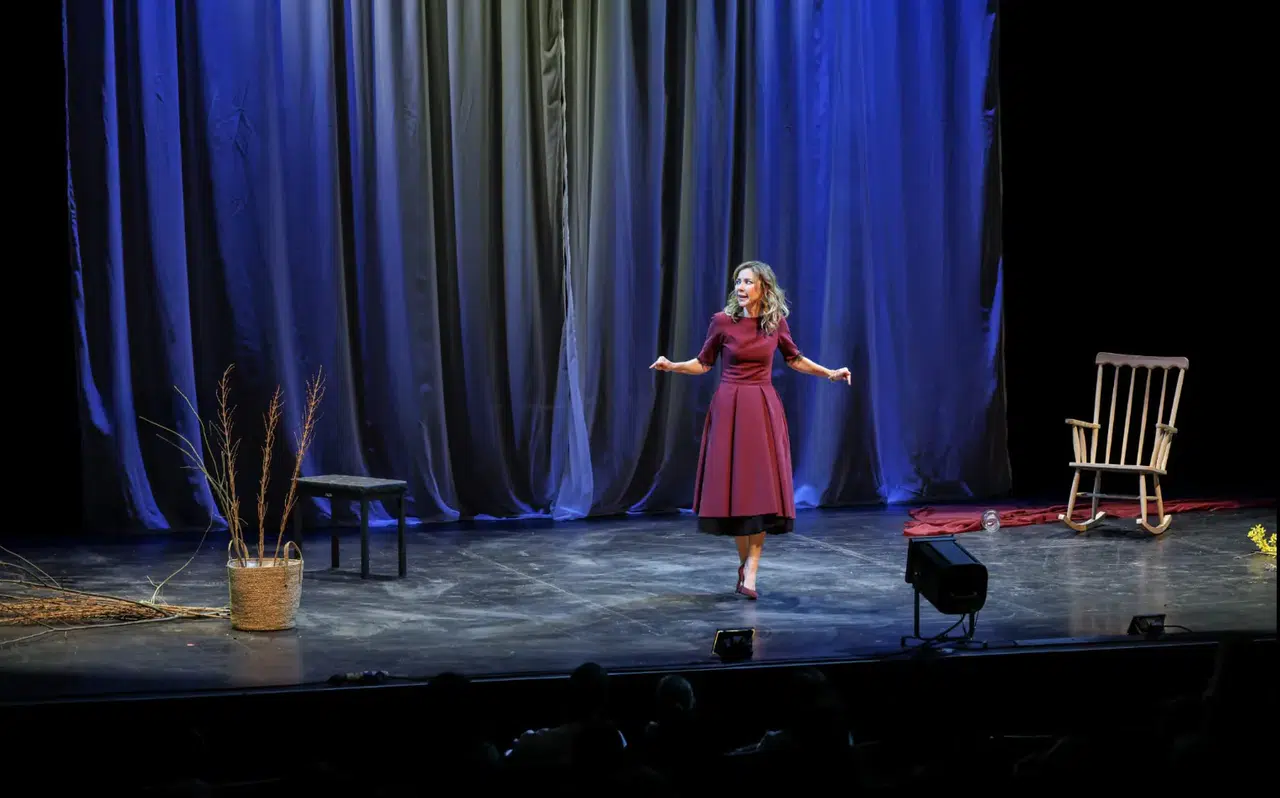 İnci Türkay’dan İstanbul’da unutulmaz prömiyer: 'Liste' büyüledi!