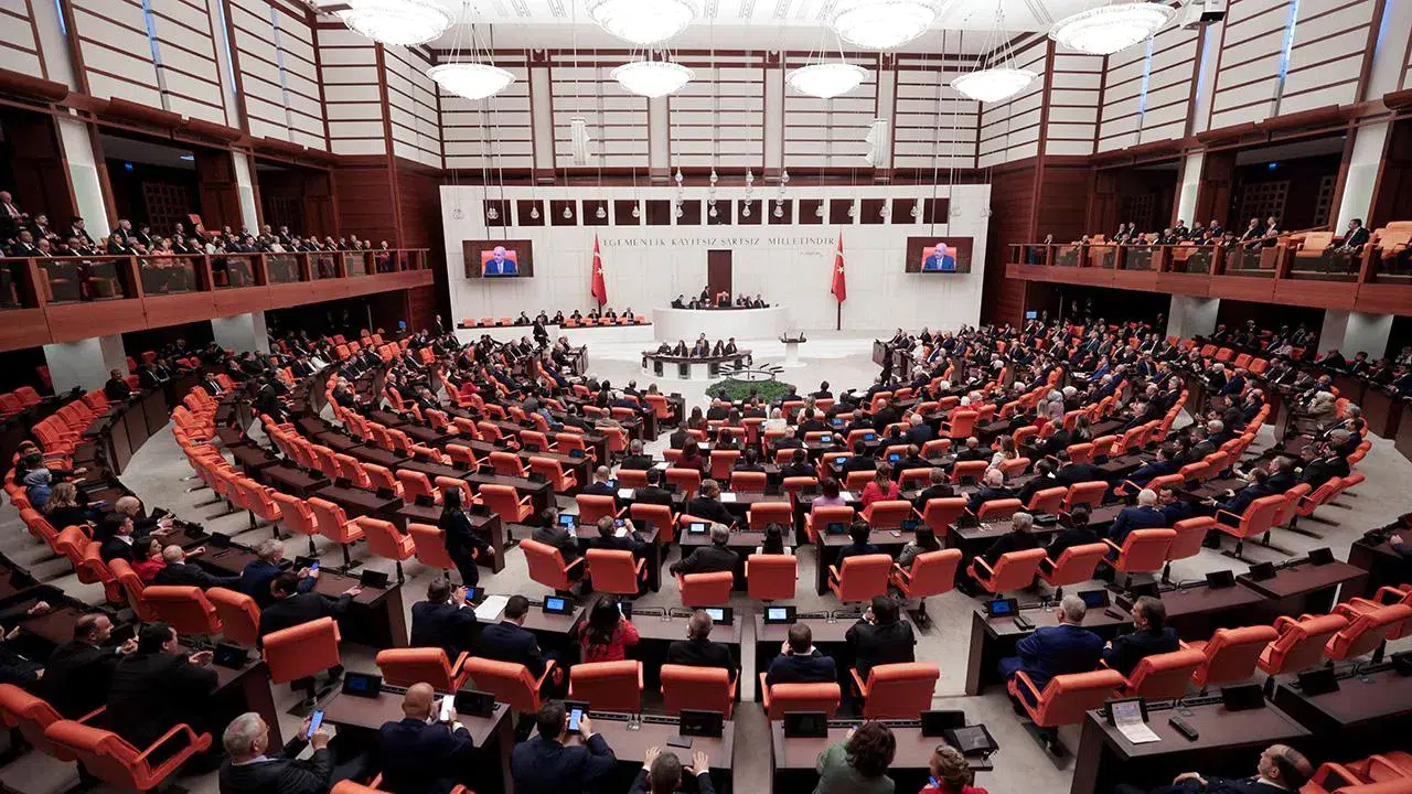 Meclis’te kabul edildi, Deprem bölgesinde konut ve iş yeri borçlarında büyük indirim!