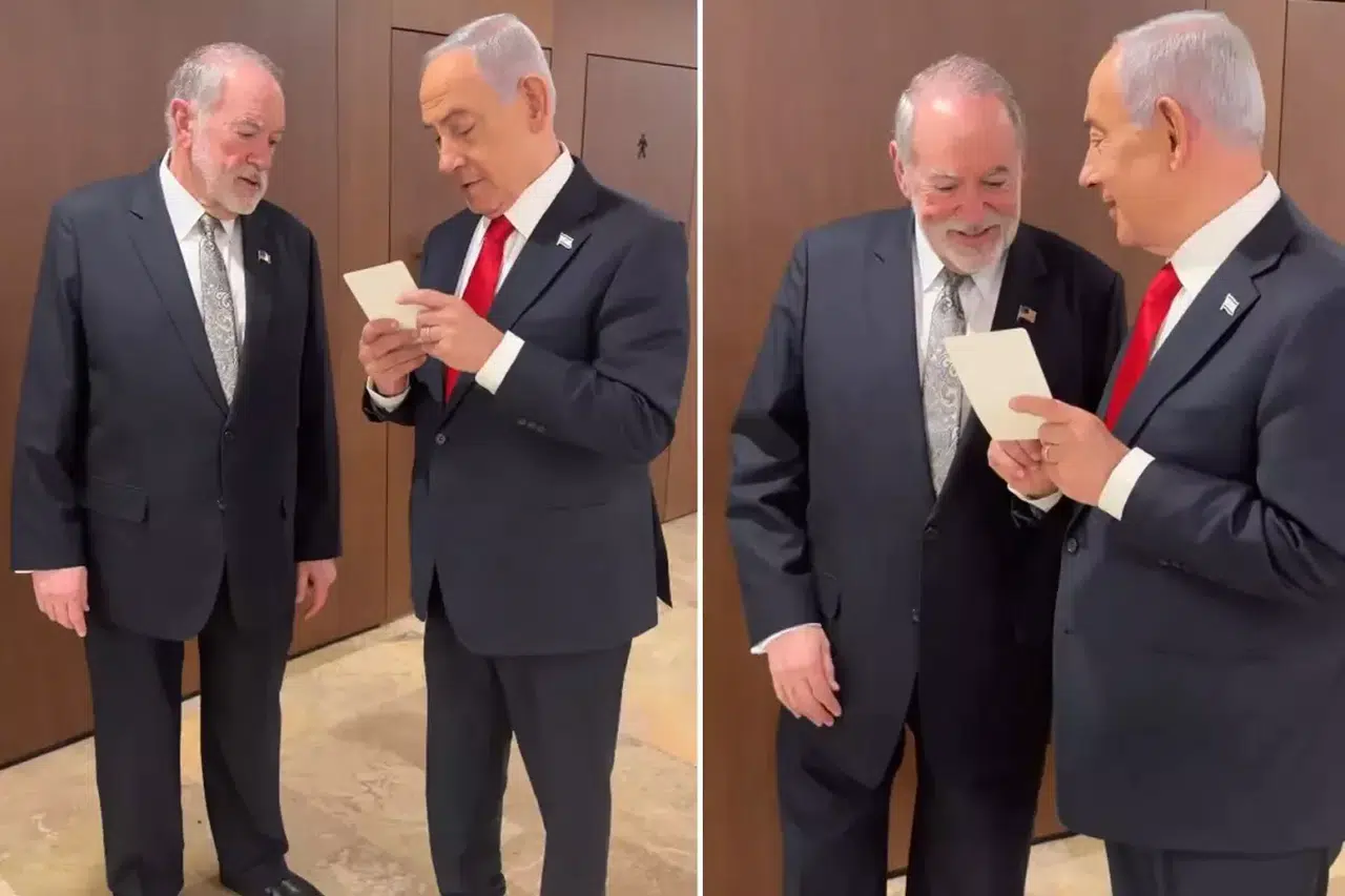 Dünya Bu Görüntüyü Konuşuyor! Netanyahu’nun Elindeki Liste Dikkat Çekti