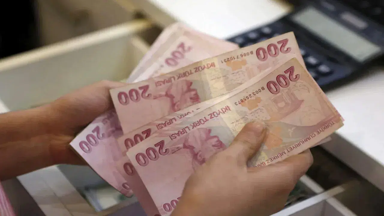 Emekli ve memur zammında merkez kartları açtı: İşte yeni maaş listesi!
