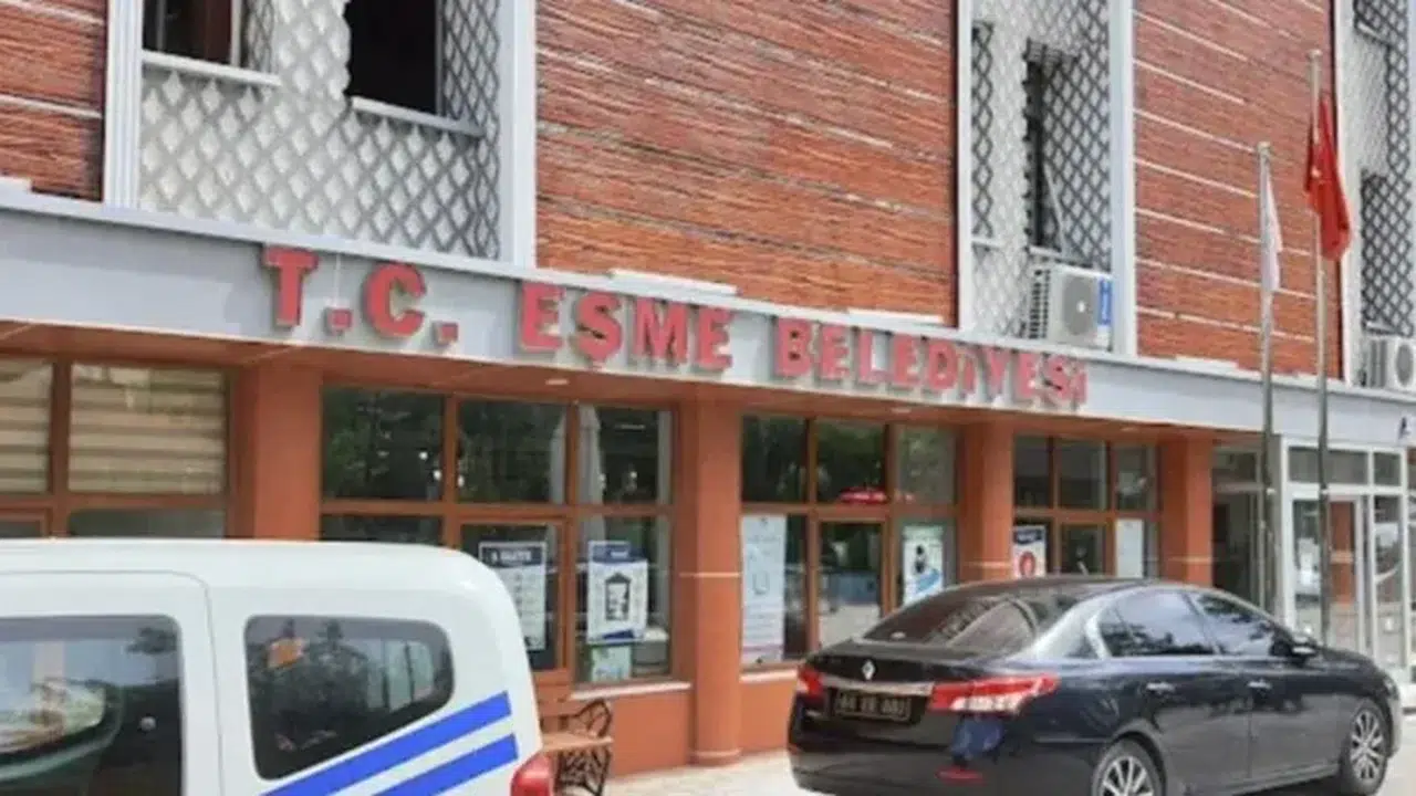 Eşme'de İrtikap Operasyonu: Belediye Başkanı Gözaltına Alındı