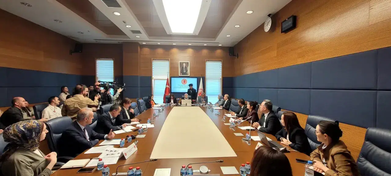 Sadece okulda değil klavyede de zorbalık! Meclis'te 'Dijital nezaket' devrimi