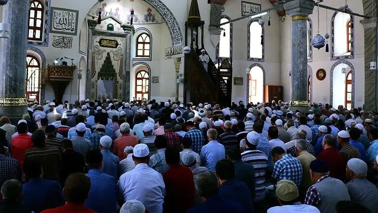 Cuma namazı saat kaçta? 8 Mayıs İstanbul, Ankara, İzmir il il ezan vakitleri listesi!
