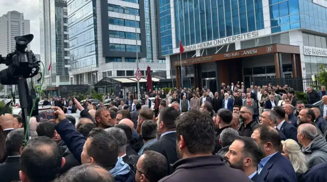 CHP Genel Merkezi'nde Mahkeme Kararı Sonrası Arbede Neden Çıktı?
