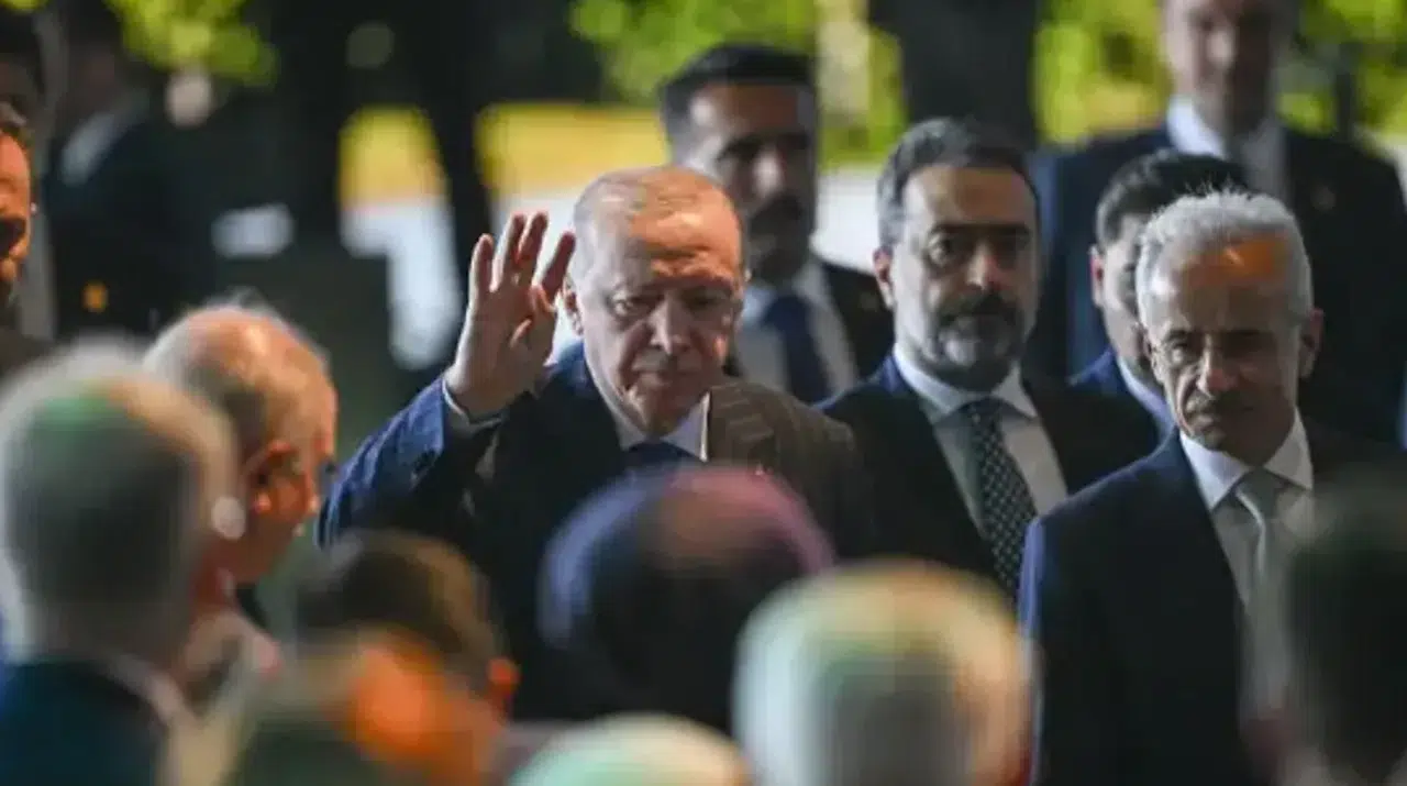AK Parti'ye 2 isim daha katılıyor! Listede belediye başkanları da var!