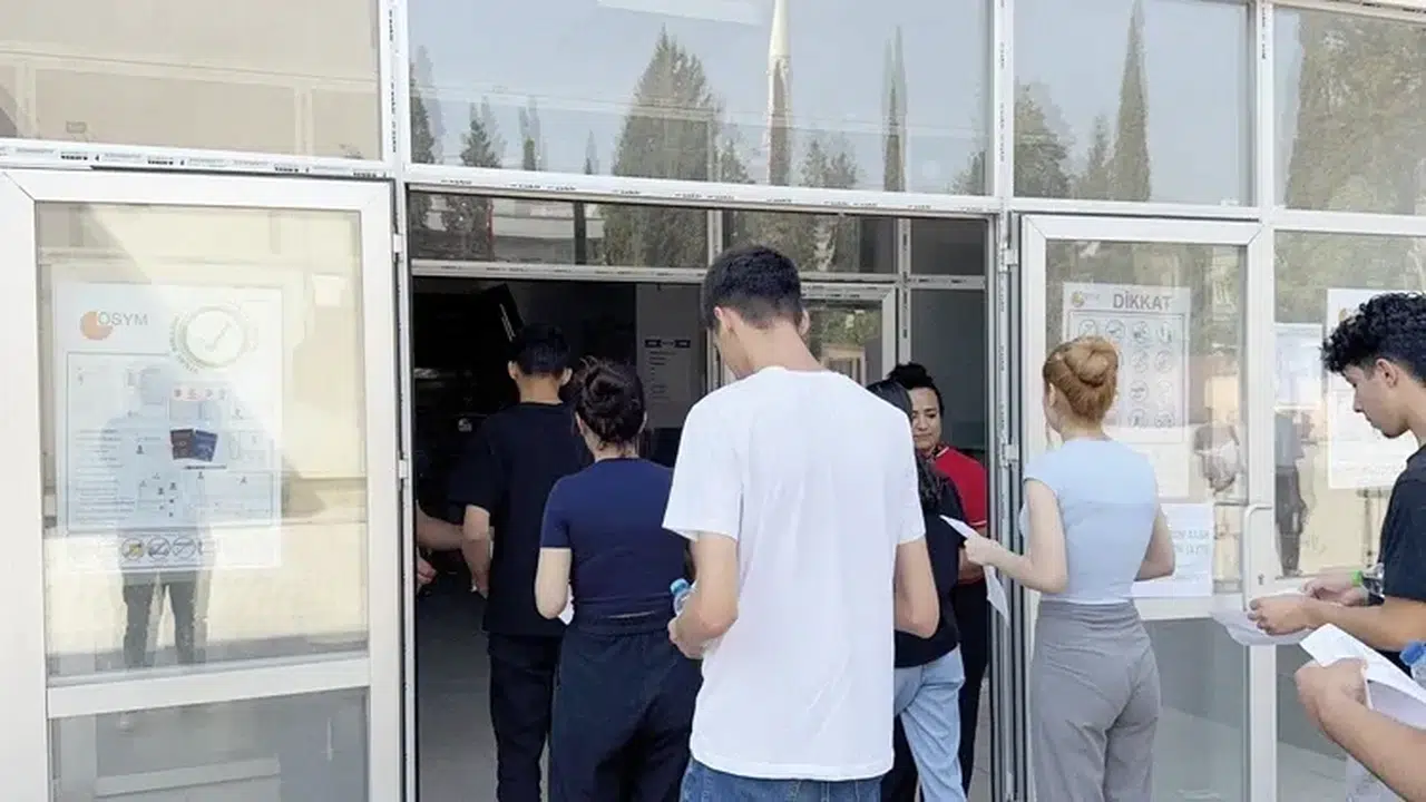 Büyük Maraton Başlıyor: YKS'de Yasaklı Eşyalar Listesinde Neler Var?