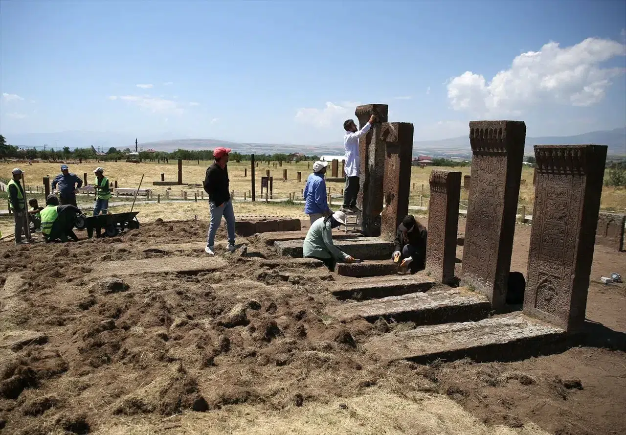 Bitlis'te tarih yeniden yazılıyor: Selçuklu mezarlığı'nda yeni bulgular