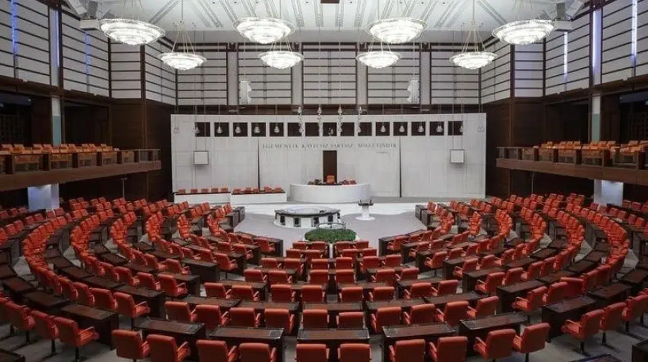 Meclis'te hareketli dakikalar: En düşük emekli maaşı için teklif sunuldu!