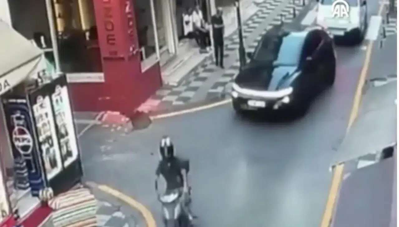 Polisten kaçarken kaldırıma çıktı, dehşet saçtı: dehşet anları kamerada!