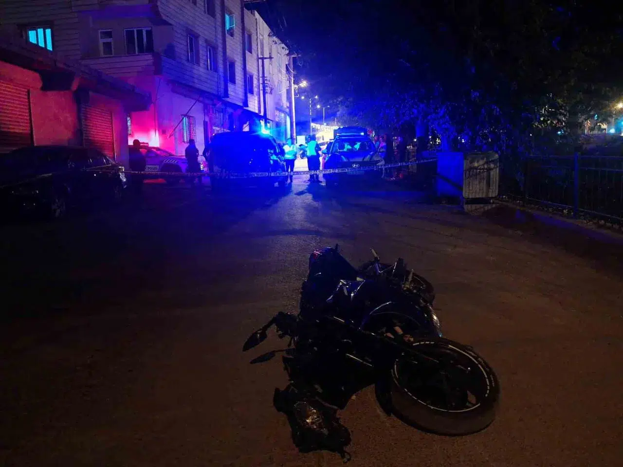 Kilis’te motosiklet rögar kapağına çarptı, 1 kişi ağır yaralandı