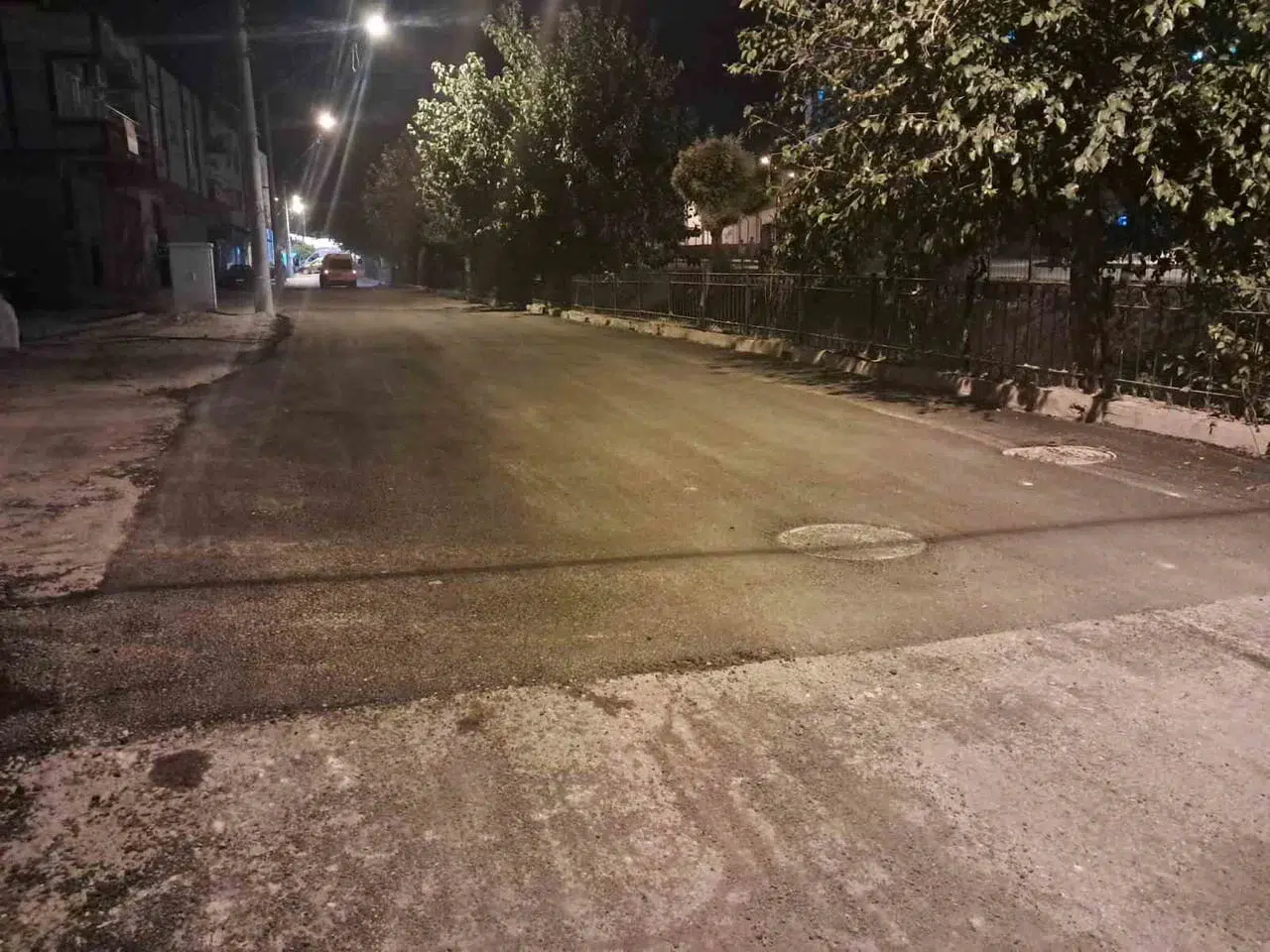 Kilis’te motosiklet kazası sonrası rögar kapağına asfalt döküldü