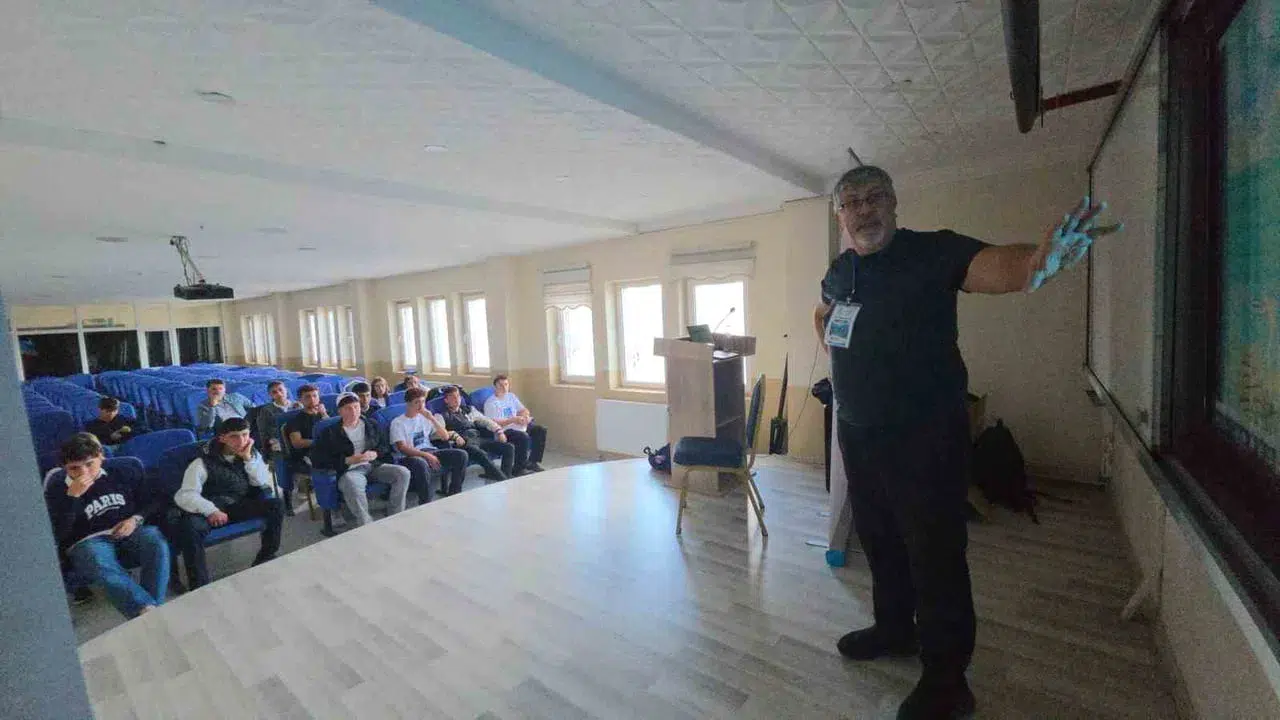 Bitlis’te gençler, Van Gölü’nün su altı teknolojilerini öğreniyor