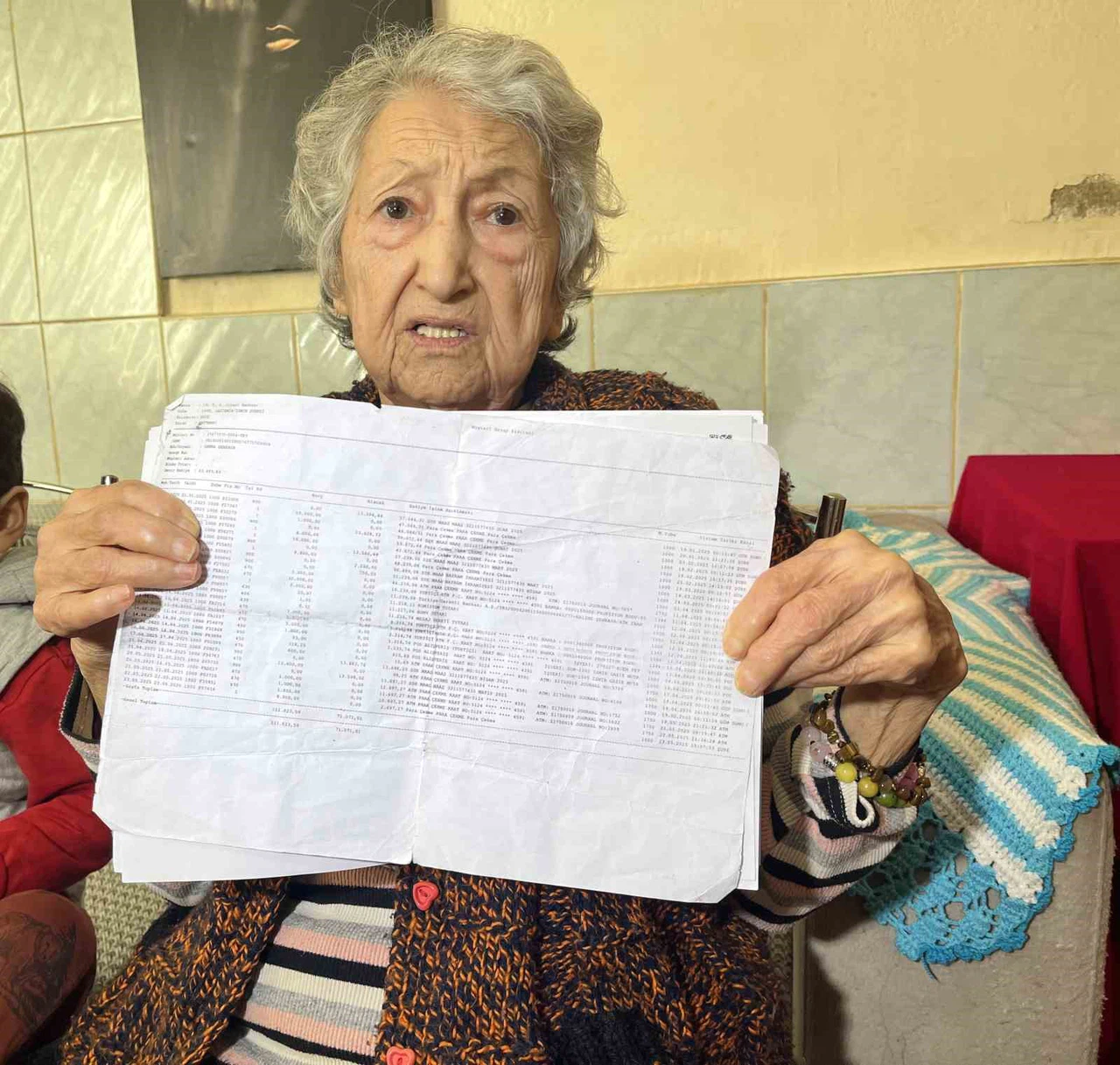 85 yaşındaki anneannesini dolandırdığı iddia edilen torun tutuklandı