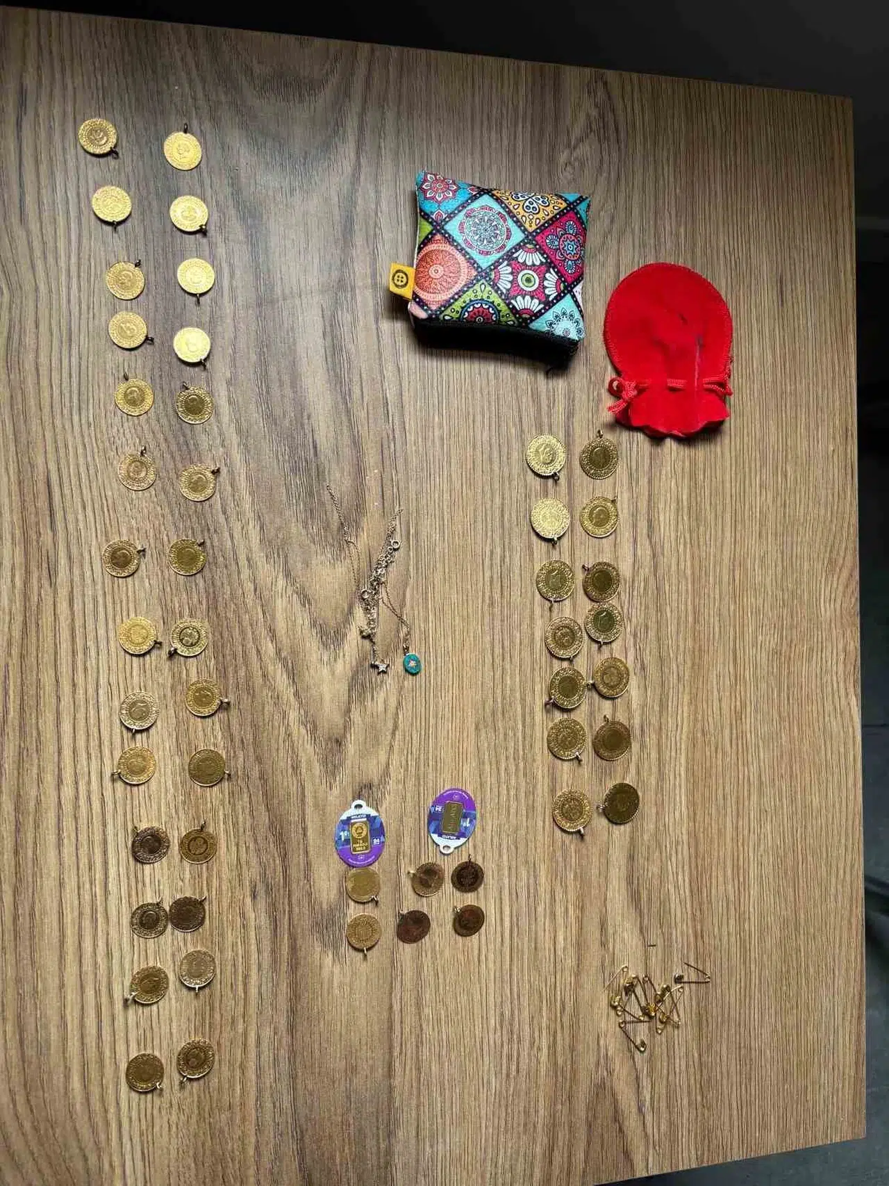 Menteşe’de servet değerindeki cüzdanı bulan şahıs polisten kaçamadı: 750 bin liralık altınlar sahibine teslim edildi