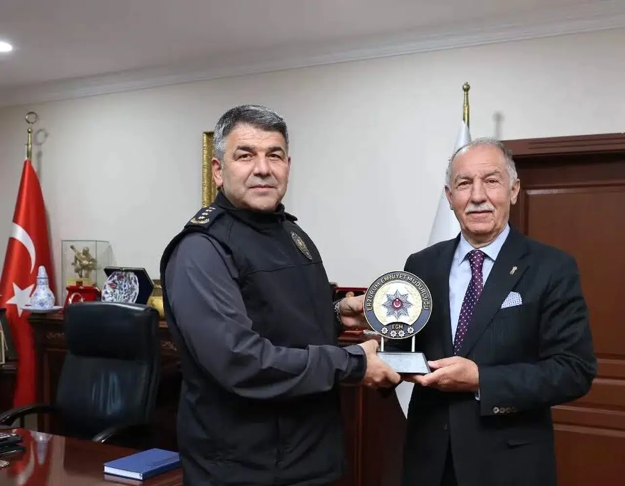 Erzurum'da güvenli ticaretin anahtarı: Esnaf ve polisten ortak huzur mesajı