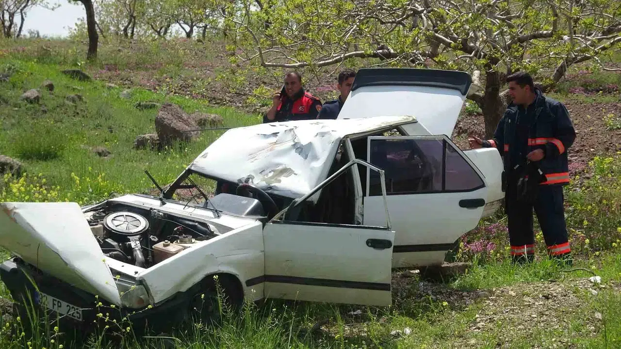 Kilis'te feci kaza: Tofaş fıstık tarlasına uçtu, 4 kişi hastanelik oldu