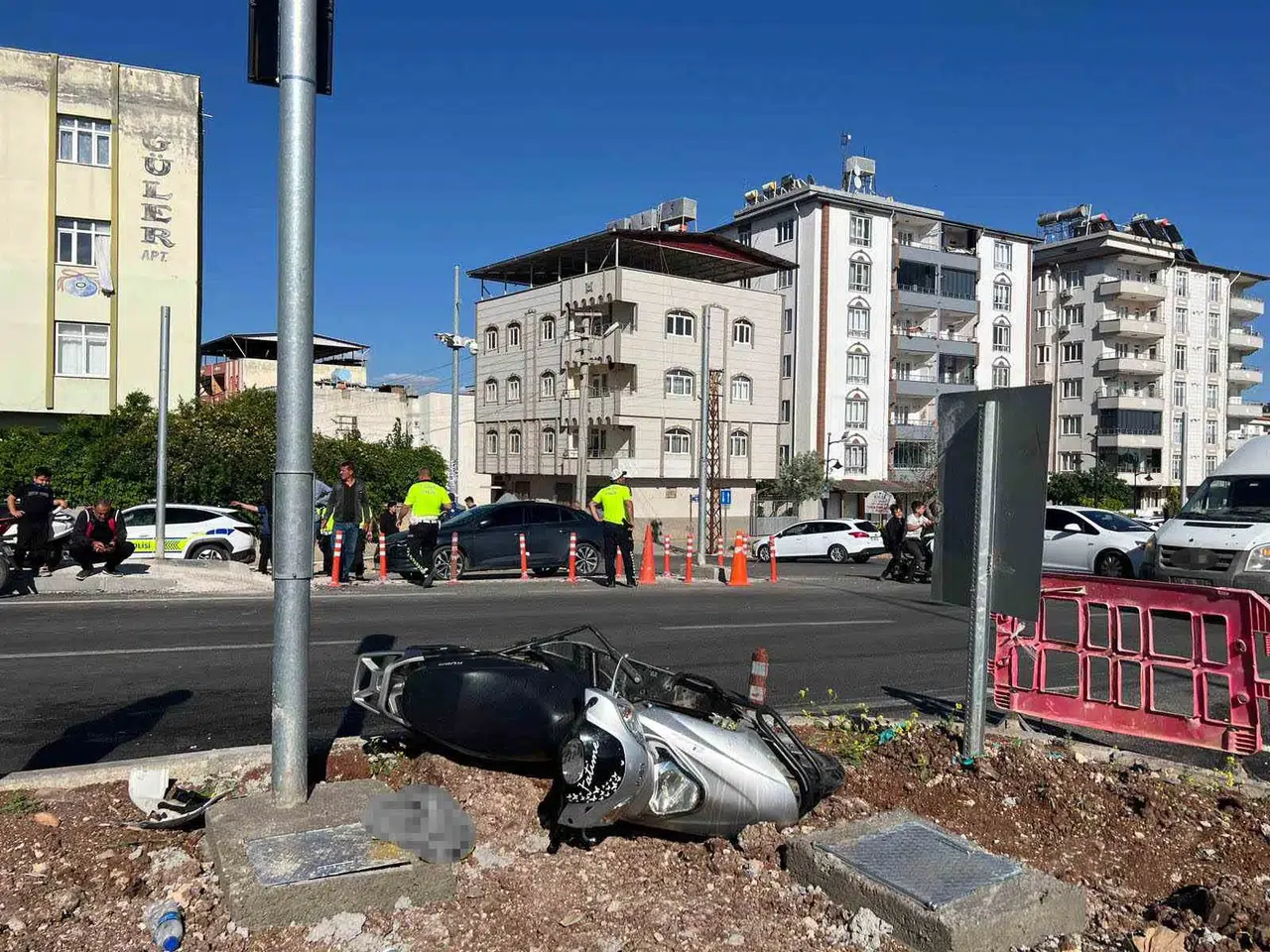 Kilis'te trafik kabusu: Kavşakta dehşet anları, 3 kişi hastanelik oldu