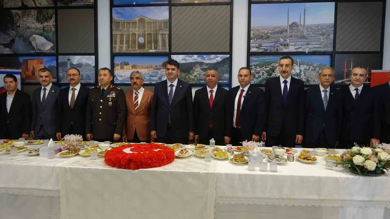 Kilis’te bayram coşkusu: Millet Bahçesi’nde buluşan protokol ve vatandaşlar birlik mesajı verdi