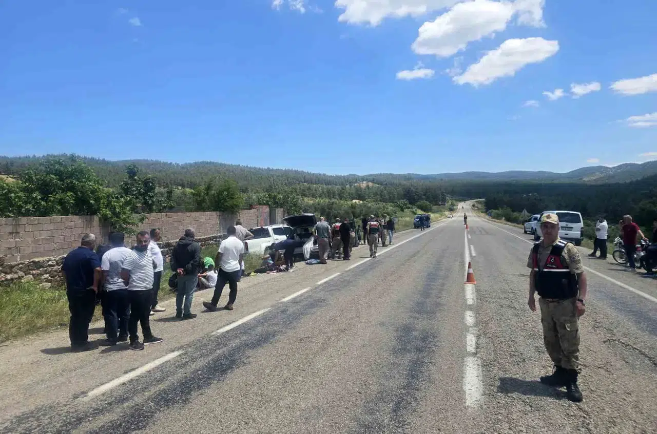 Kilis'te korkunç kaza: İki araç hurdaya döndü, 9 kişi hastanelik oldu