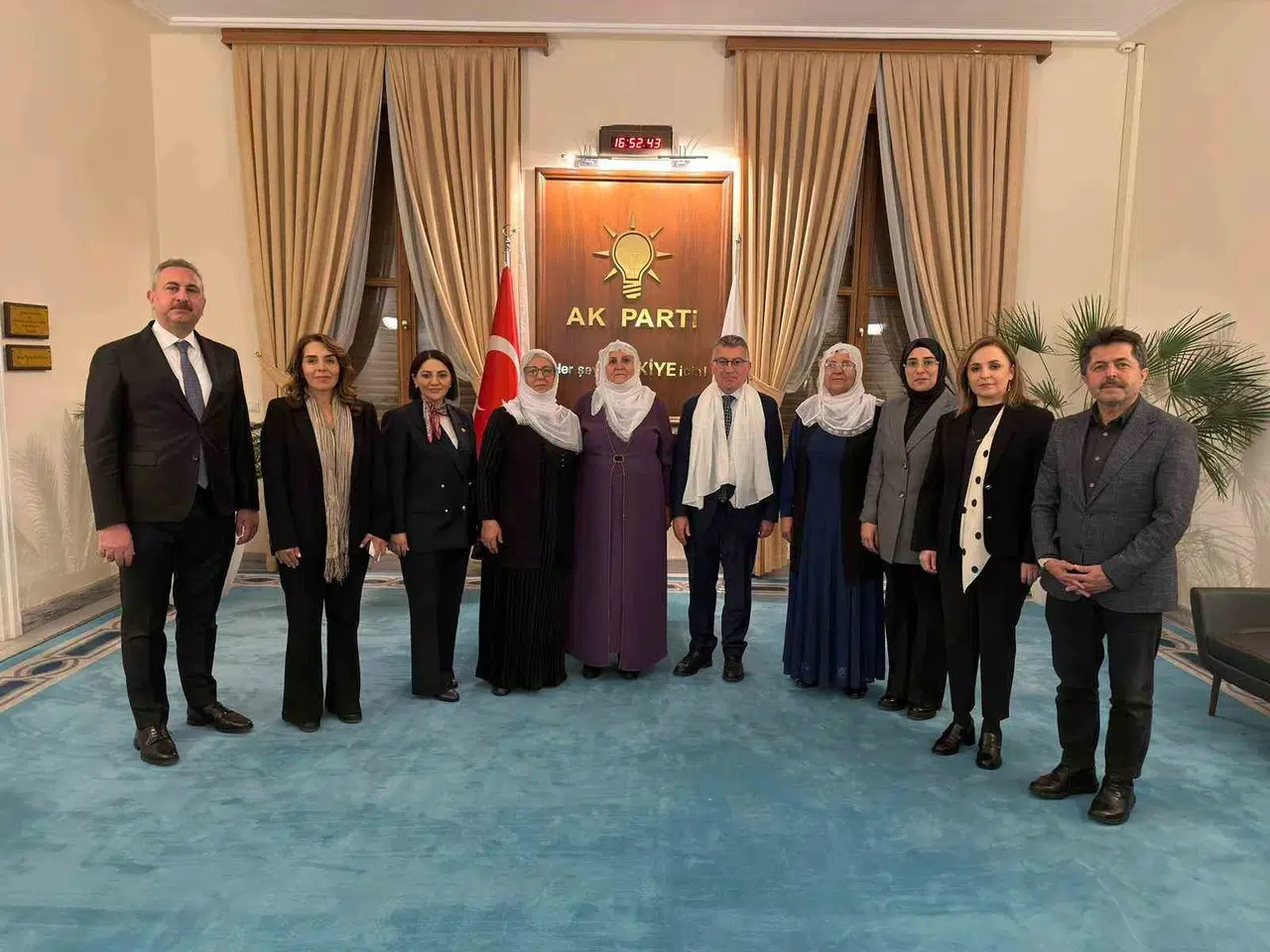 Meclis’te dikkat çeken buluşma: Barış Anneleri’nden AK Parti grubuna sürpriz ziyaret