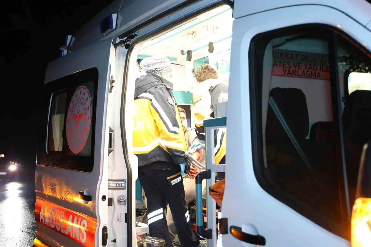 Nevşehir’de yürekleri ısıtan dayanışma: Kazazedeye yardım eden polisten örnek davranış