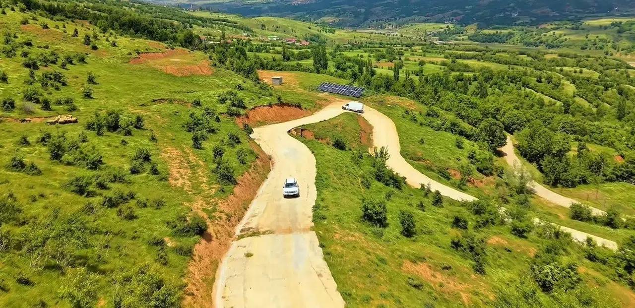 Zirveye çıkan yollar engel değil: Bitlis’te sağlık ekipleri kar kış demeden köylülerin kapısını çalıyor