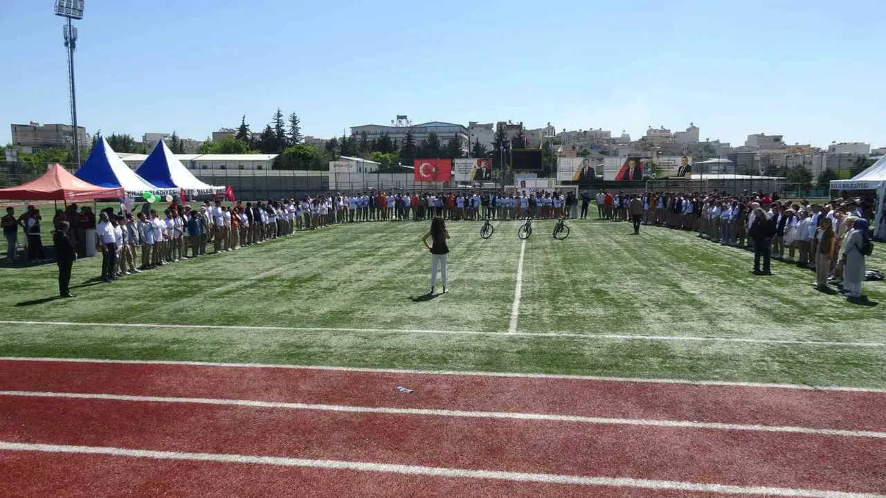 Kilis'te stadyumda hareketli gün: Gençler ekran başından kalkıp sahaya indi