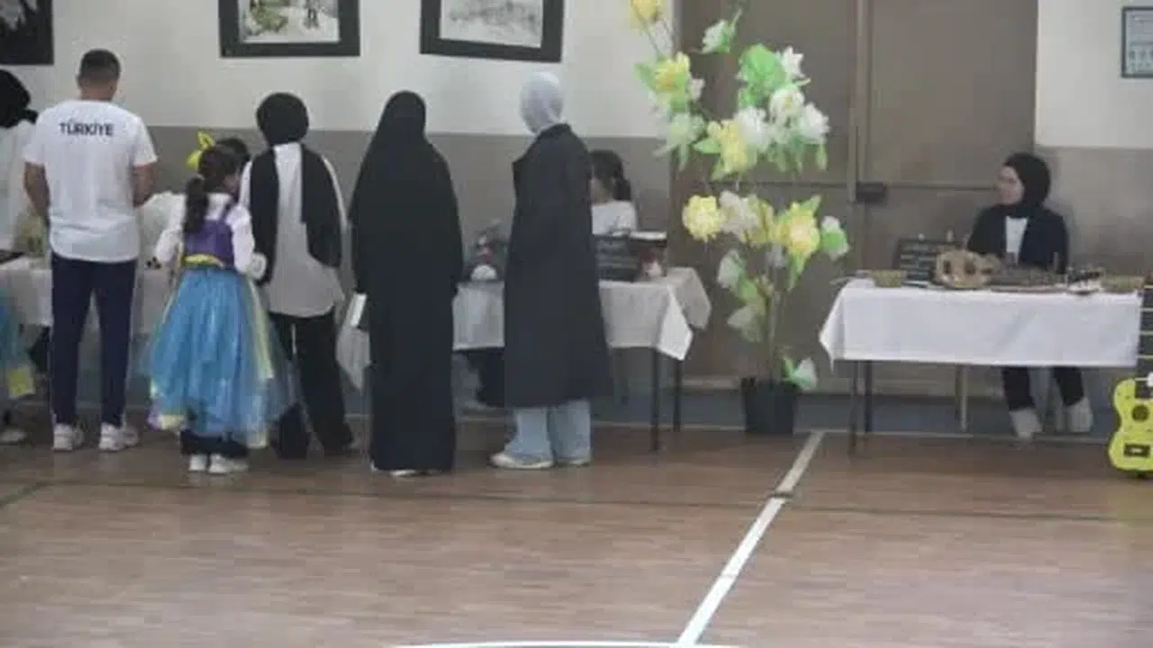 Kilis'te atık malzemeler sanat eserine dönüşüyor