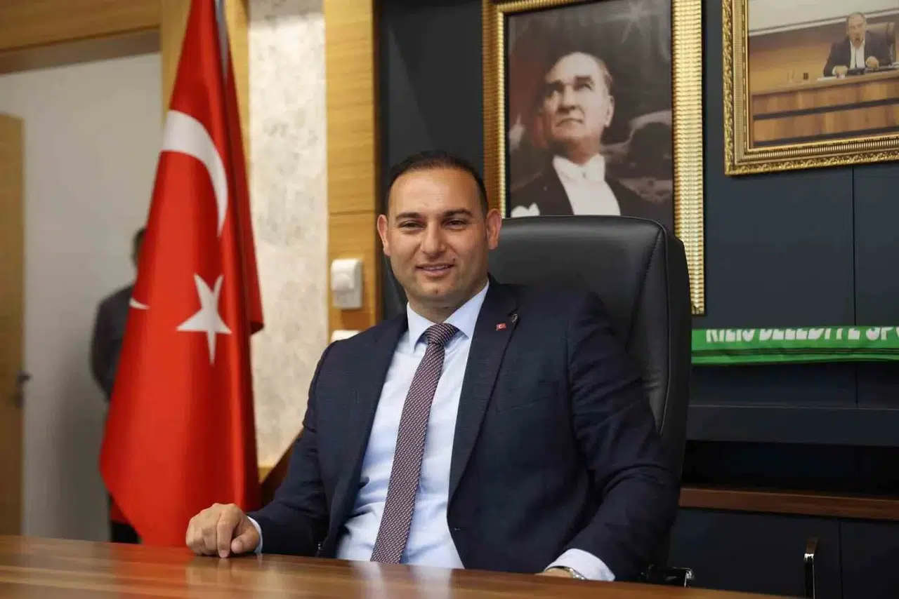Kilis’te şok ayrılık: Belediye Başkanı Hakan Bilecen rozetini çıkardı