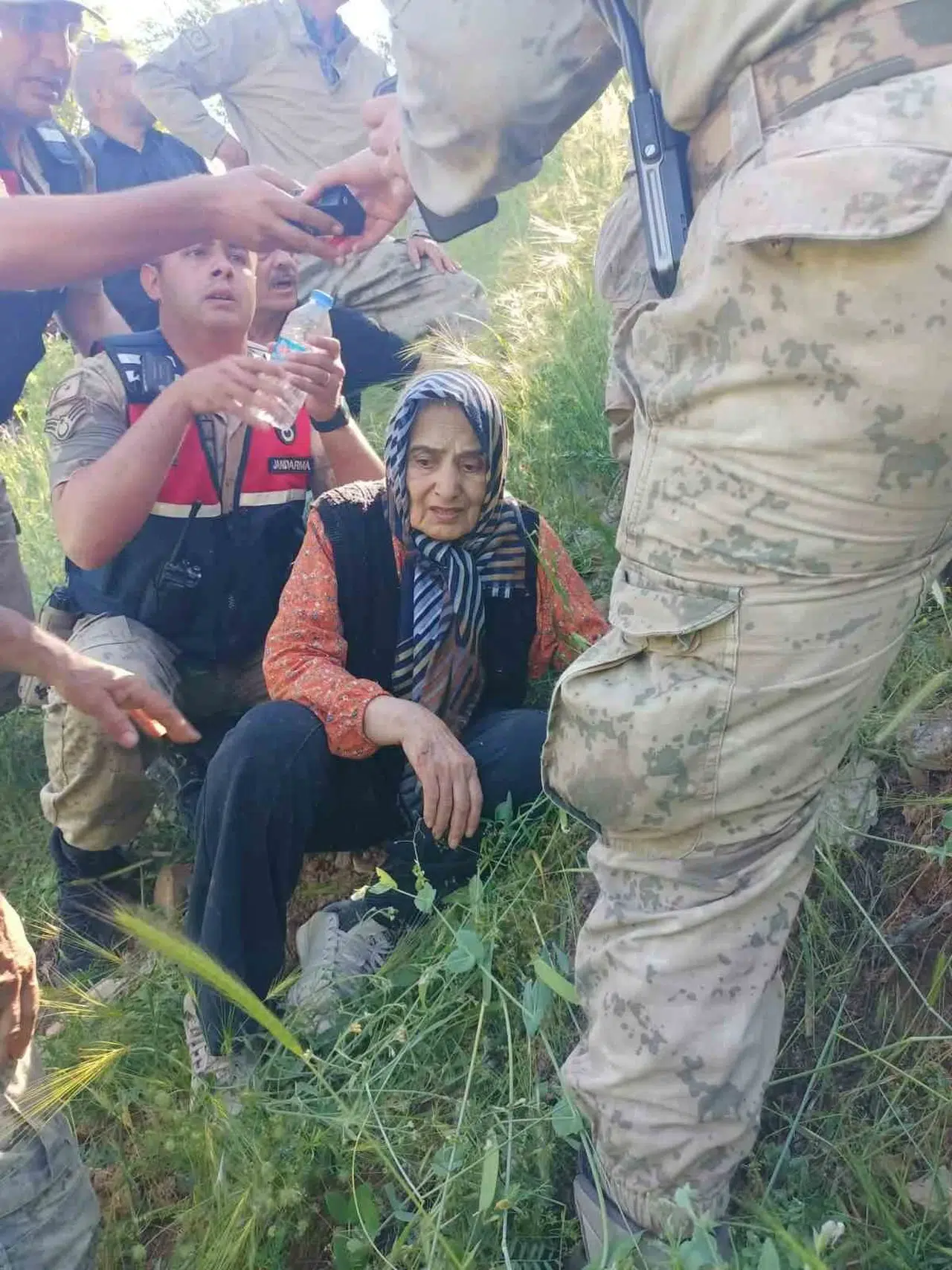 Korku dolu bekleyiş mutlu bitti: Alzheimer hastası Görsen teyze dere yatağında sağ bulundu