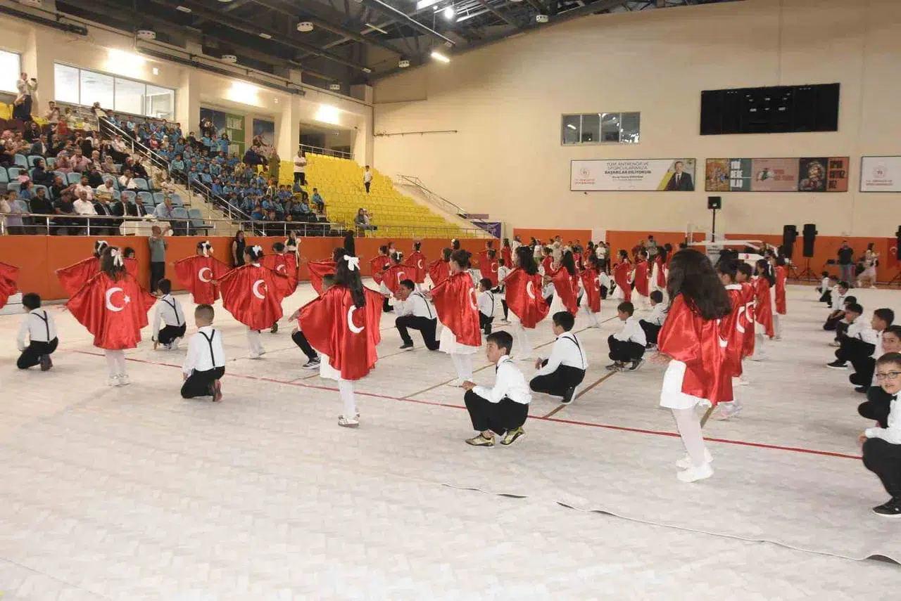 Bitlis'te geleneksel çocuk oyunları şenliği