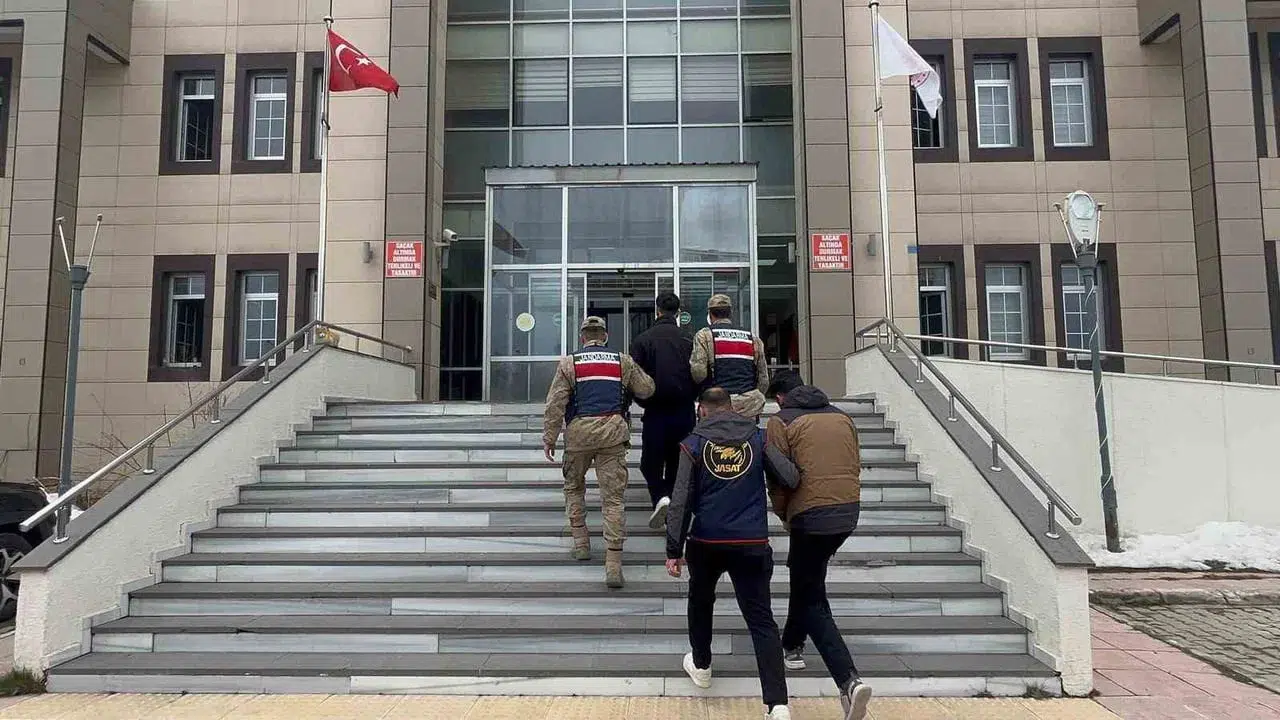 Bitlis’te göçmen kaçakçılığı operasyonu