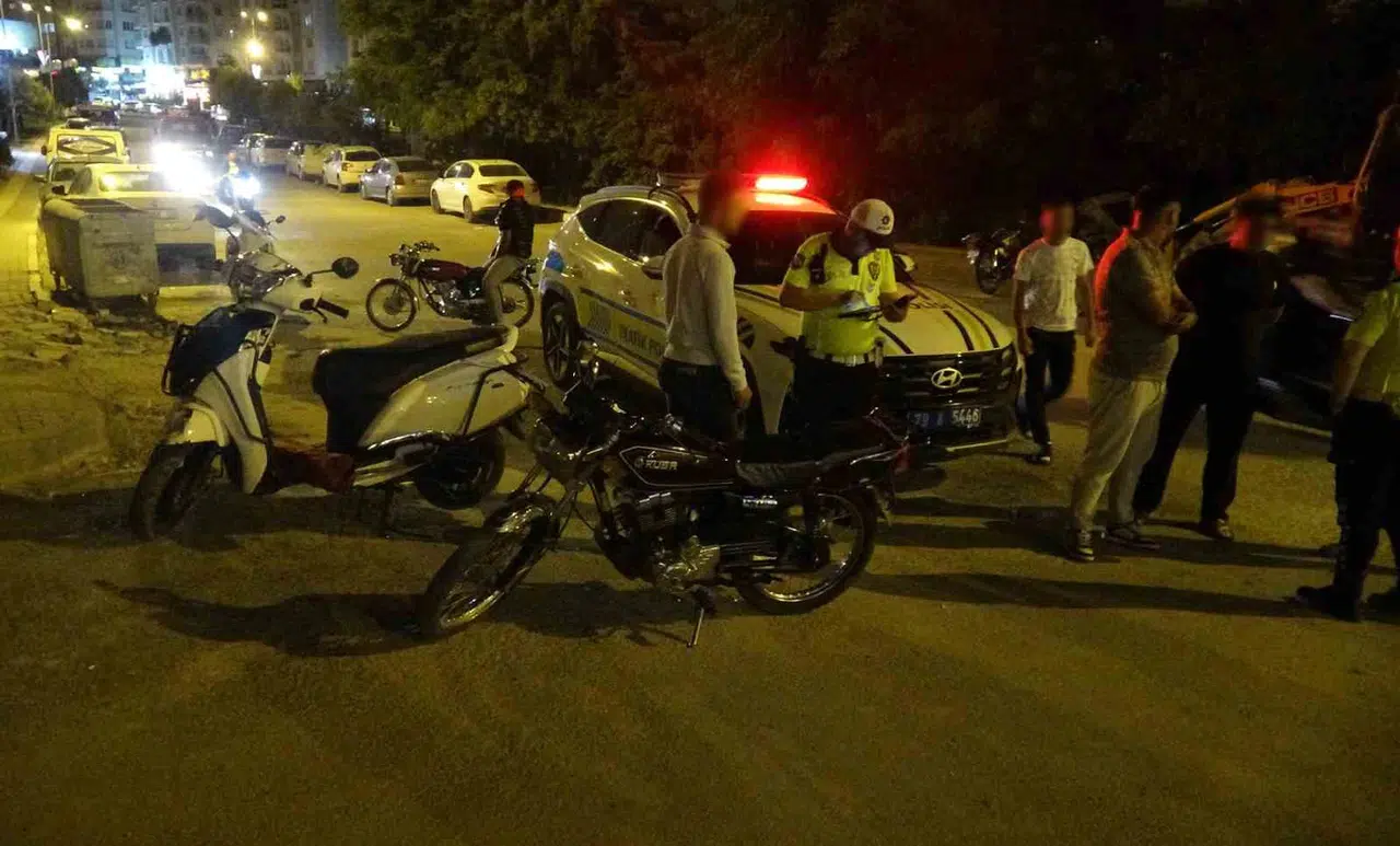Kilis’te gece yarısı dehşeti: İki motosiklet kafa kafaya çarpıştı, 5 kişi hastanelik oldu