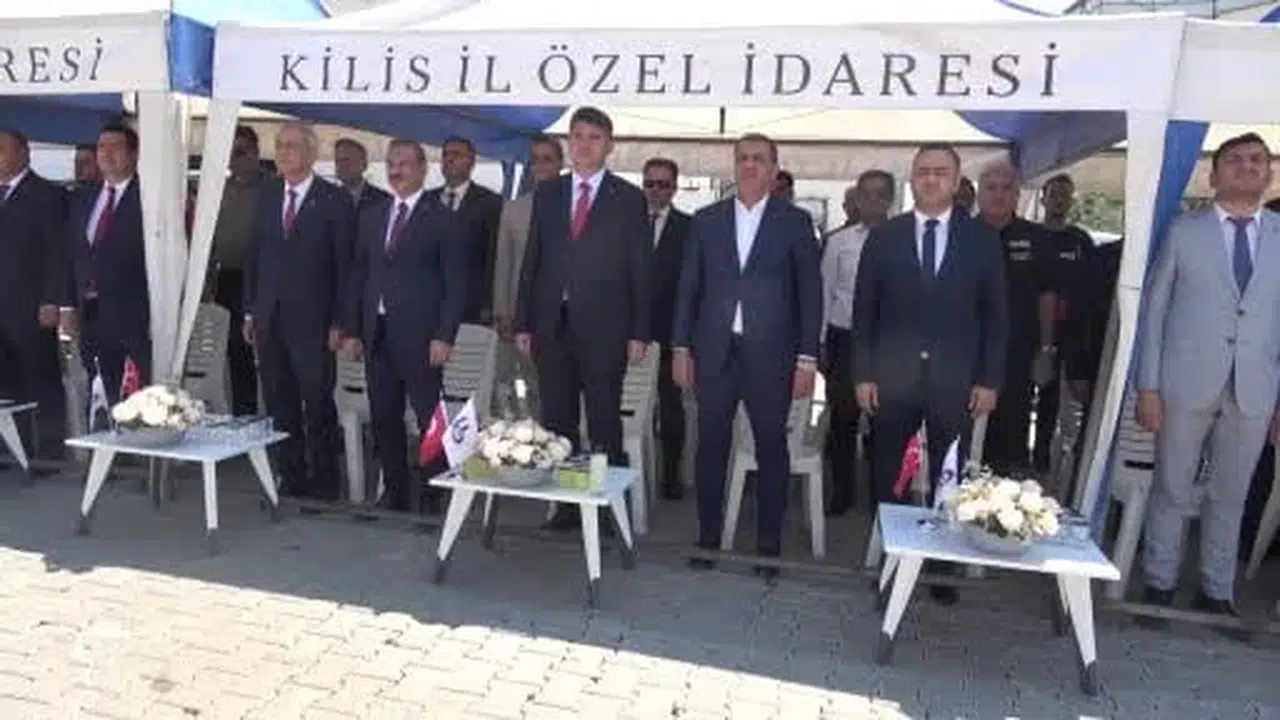 Kilis'te 15 Temmuz Parkı açıldı ve fidanlar toprakla buluşturuldu