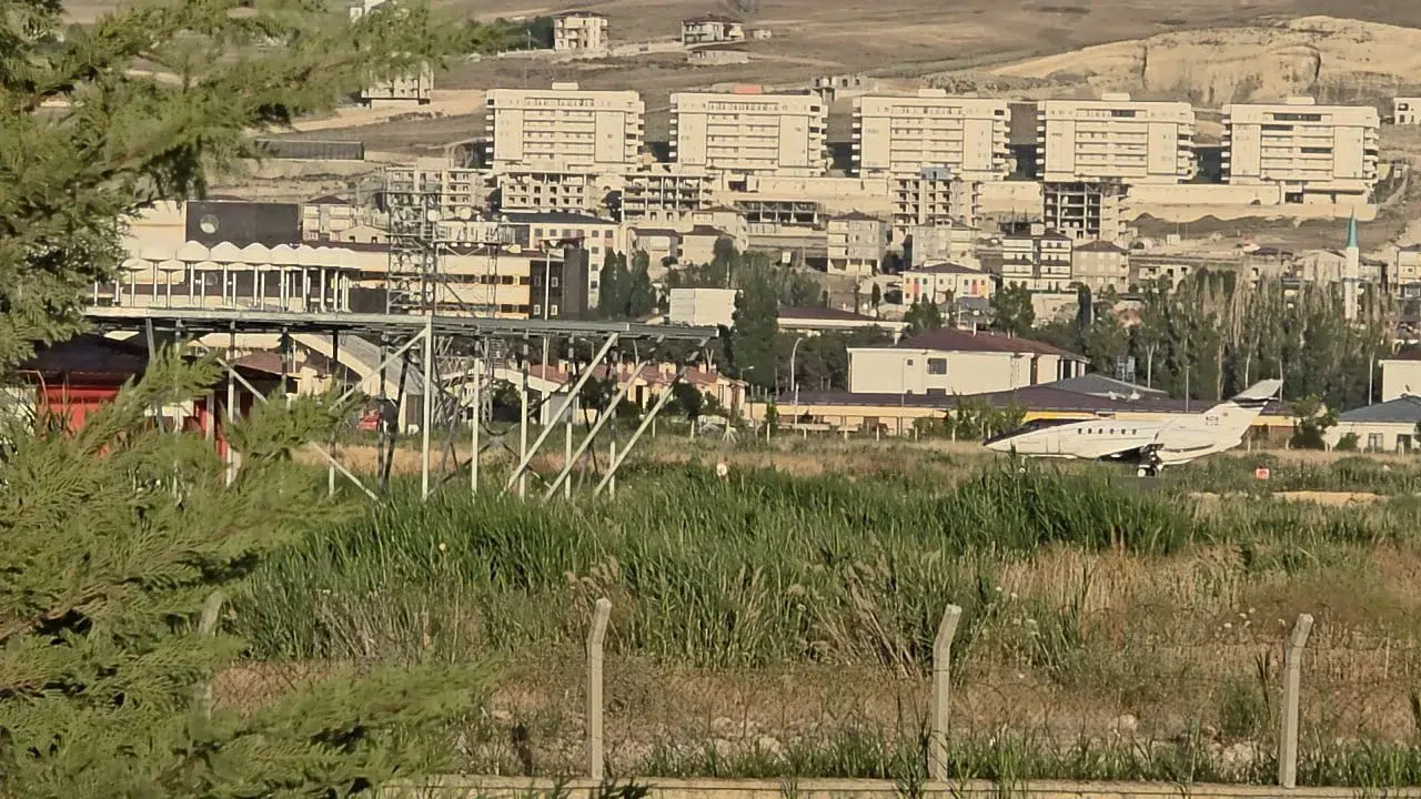 Bitlis'te ağır yaralanan çocuk için hava ambulansları seferber oldu