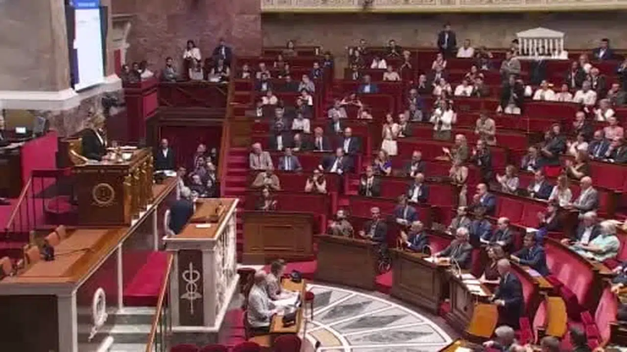 Fransa'da yardımcılı ölüm yasası ulusal meclisten geçti
