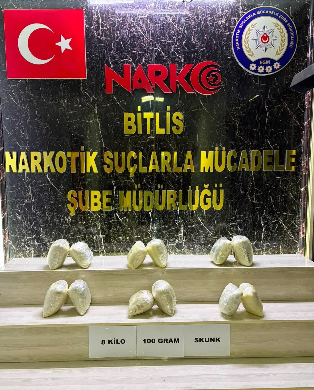 Bitlis'te durdurulan araçta 8 kilo 100 gram skunk ele geçirildi