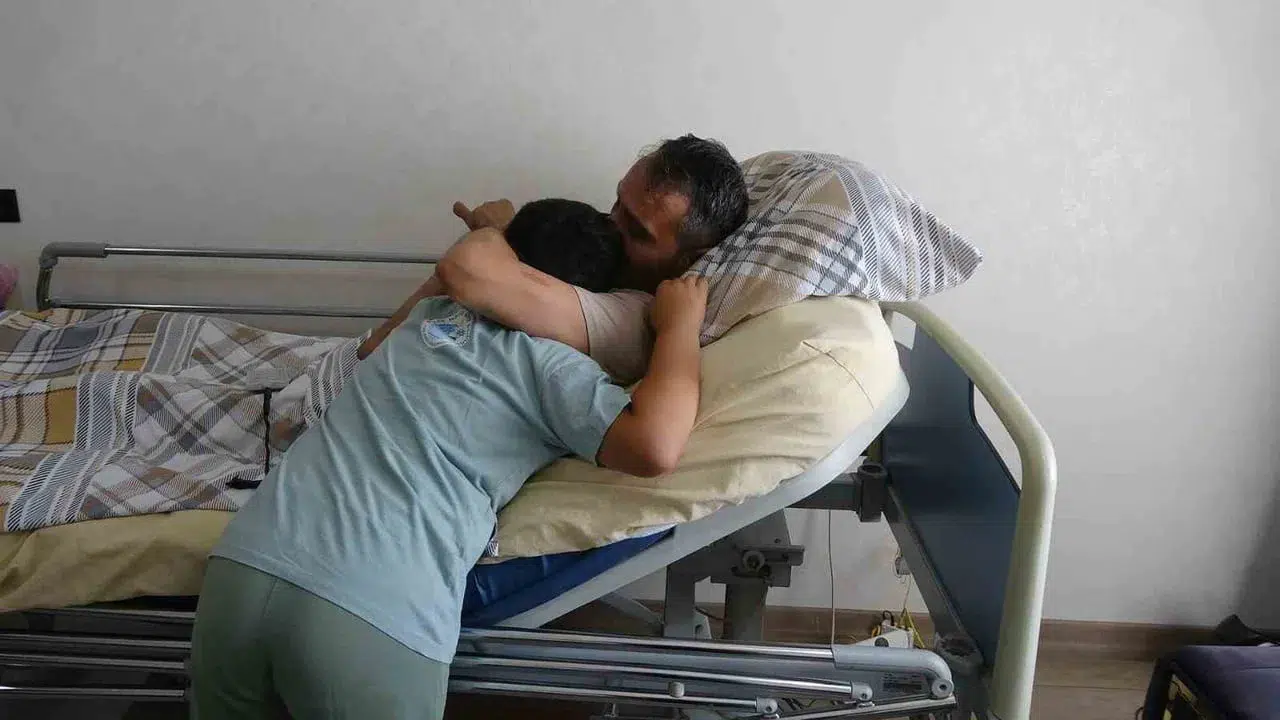 Kilis’te boyun fıtığı ameliyatı sonrası felç kalan hastadan yardım talebi