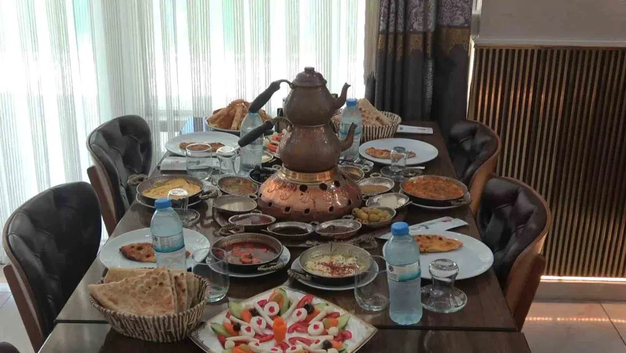Kilis’te uygun fiyatlı kahvaltı dikkat çekiyor: Bodrum fiyatlarıyla kıyaslandı