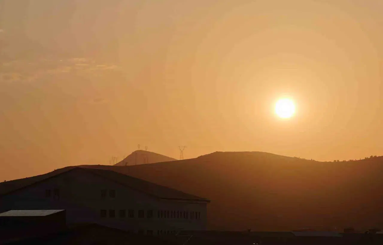Bitlis'te ay ve güneşin muhteşem buluşması