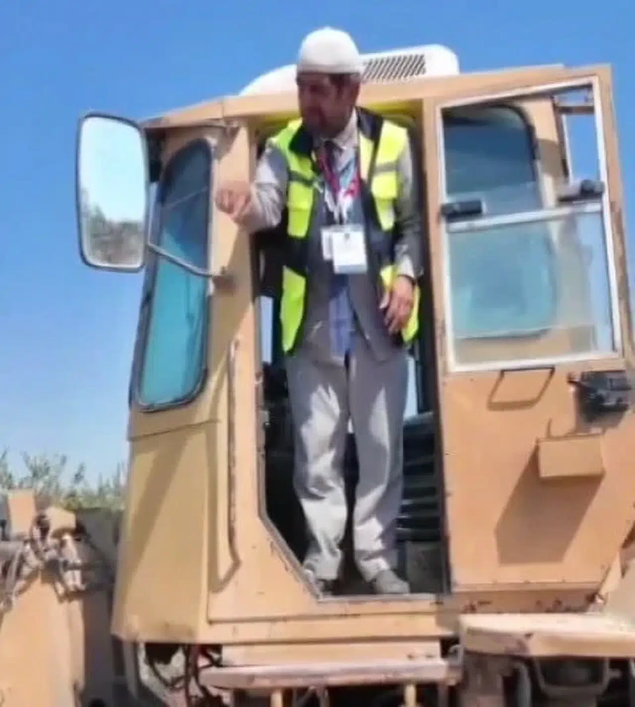 Kilis'te yol çalışmasında çalışanların renkli anları dikkat çekti