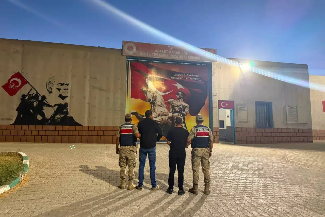 Kilis'te firar eden iki hükümlü jandarma tarafından kısa sürede yakalandı