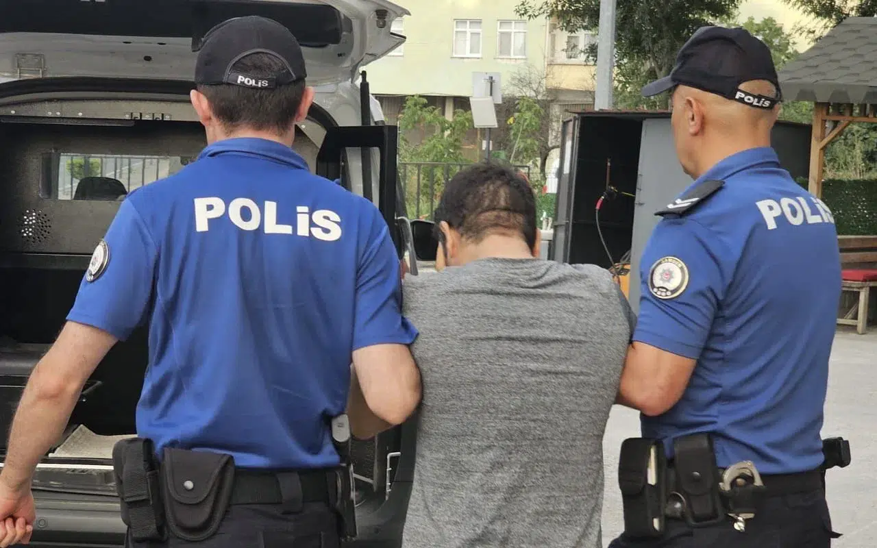 Samsun'da 12 yıl hapis cezası bulunan dolandırıcı polisten kaçamadı