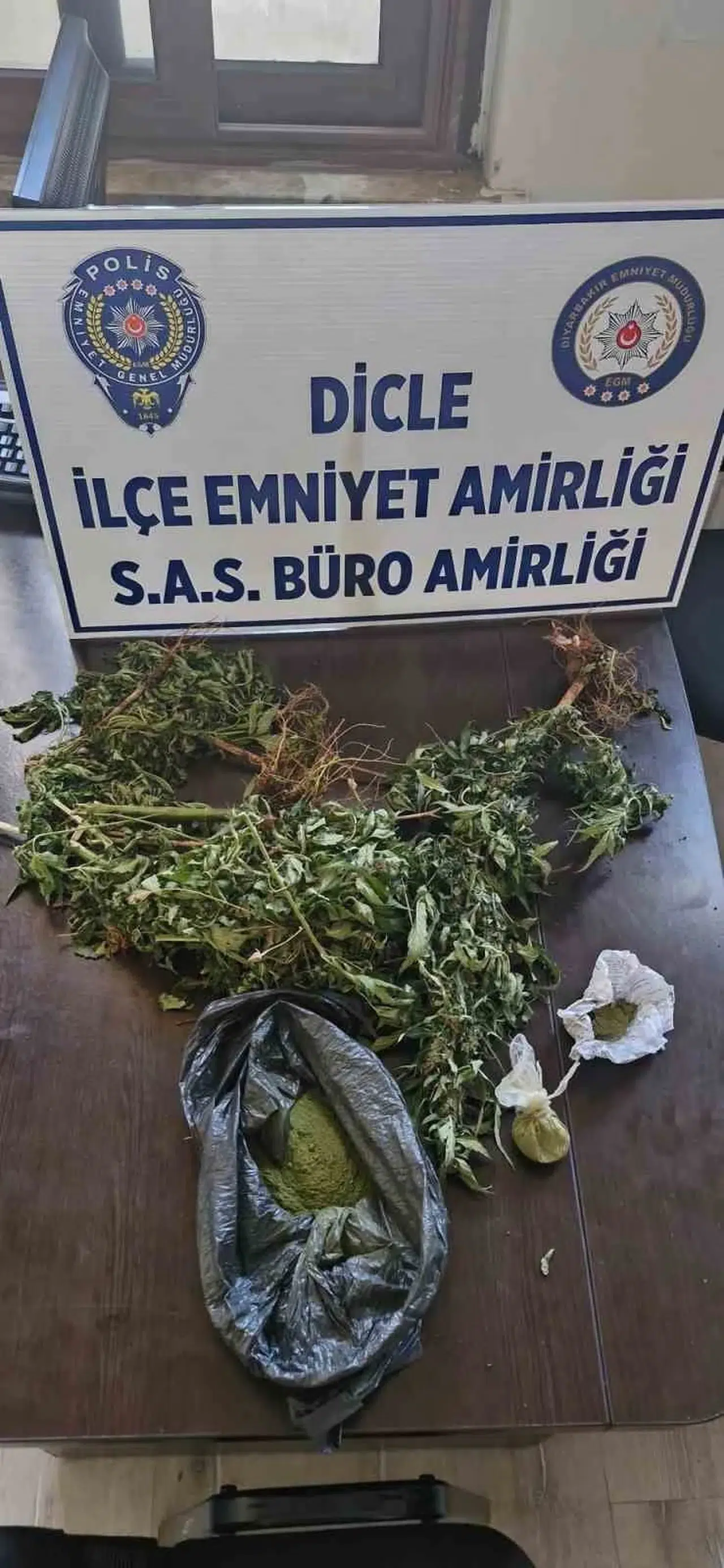 Diyarbakır'da uyuşturucu kaçakçılığı şüphelisi polisten kaçamadı