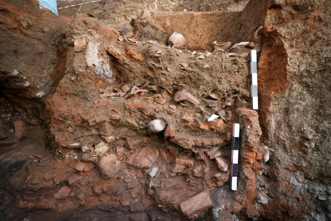 Tiflis'te kazılar tarihe ışık tuttu: 10. yüzyıl seramikleri bulundu
